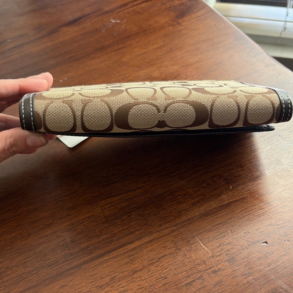 Vintage Coach Hampton Tan and Brown Signature Wallet - Picture 4 of 8